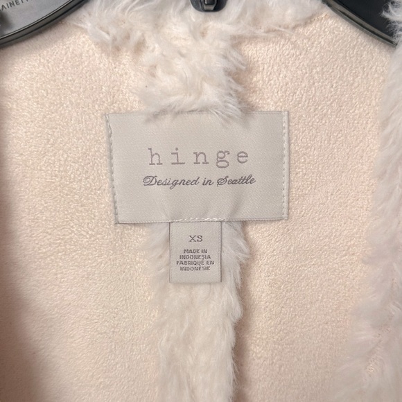 🤩HOST PICK🤩 - Sleeveless Faux Fur Open Vest - Picture 3 of 3